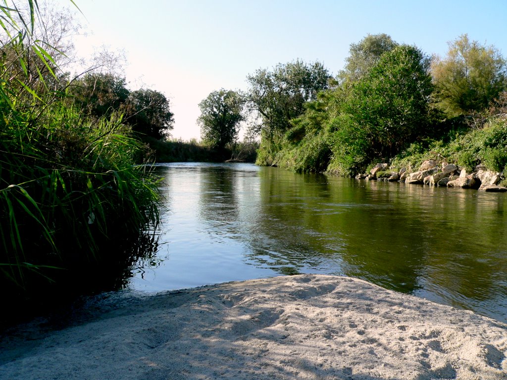 Playa junto al Río manzanares. by Jose Luis hernandez …