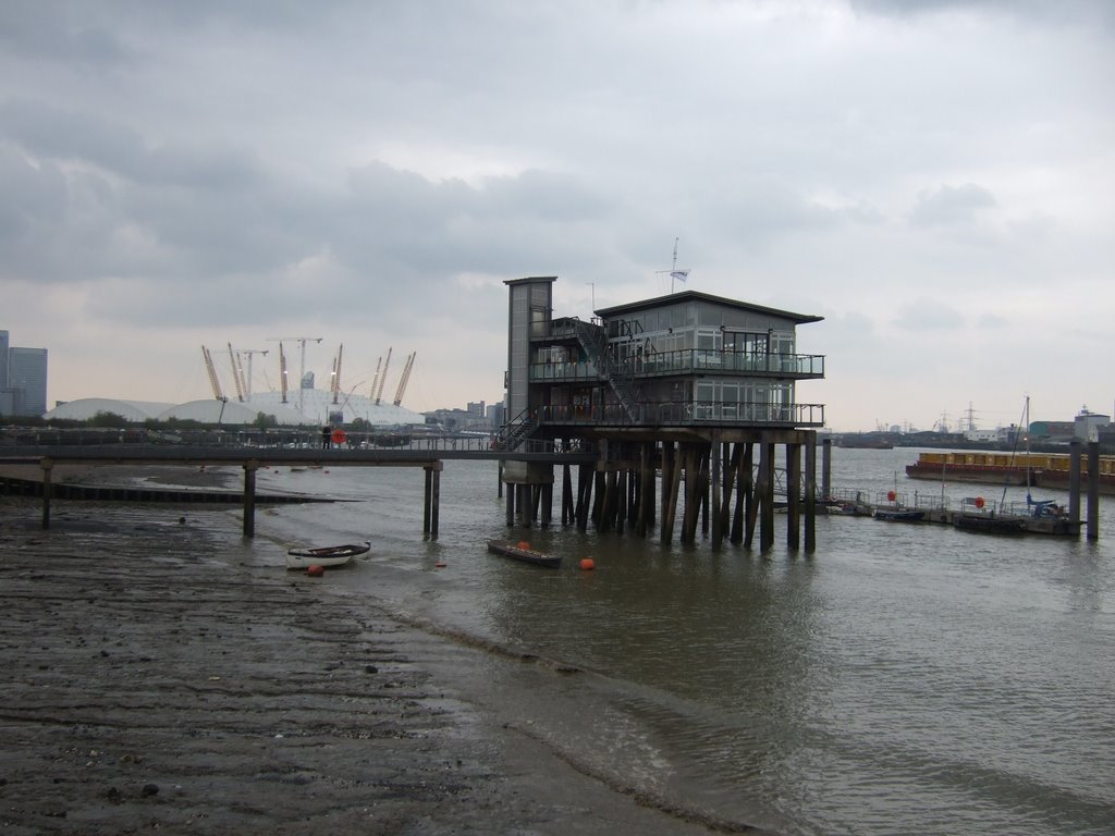 Greenwich Yacht Club and Millenium Dome by Hollywood Hill