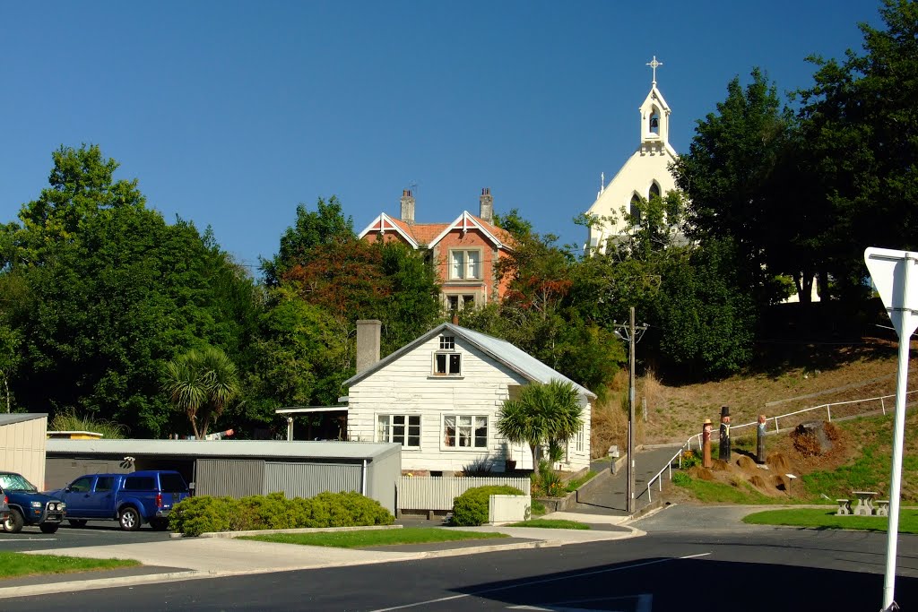 Church on the hill, Lawrence, Otago by Murray Kerr