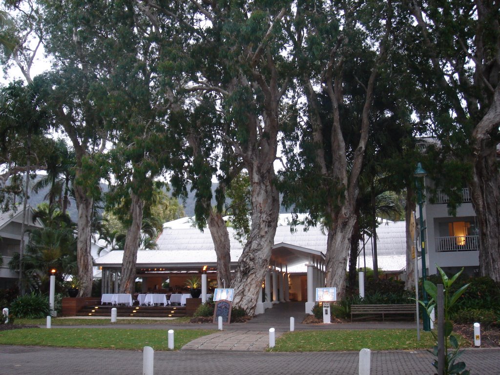 Sebel Reef Hotel, Palm Cove by Saulius_Varnas