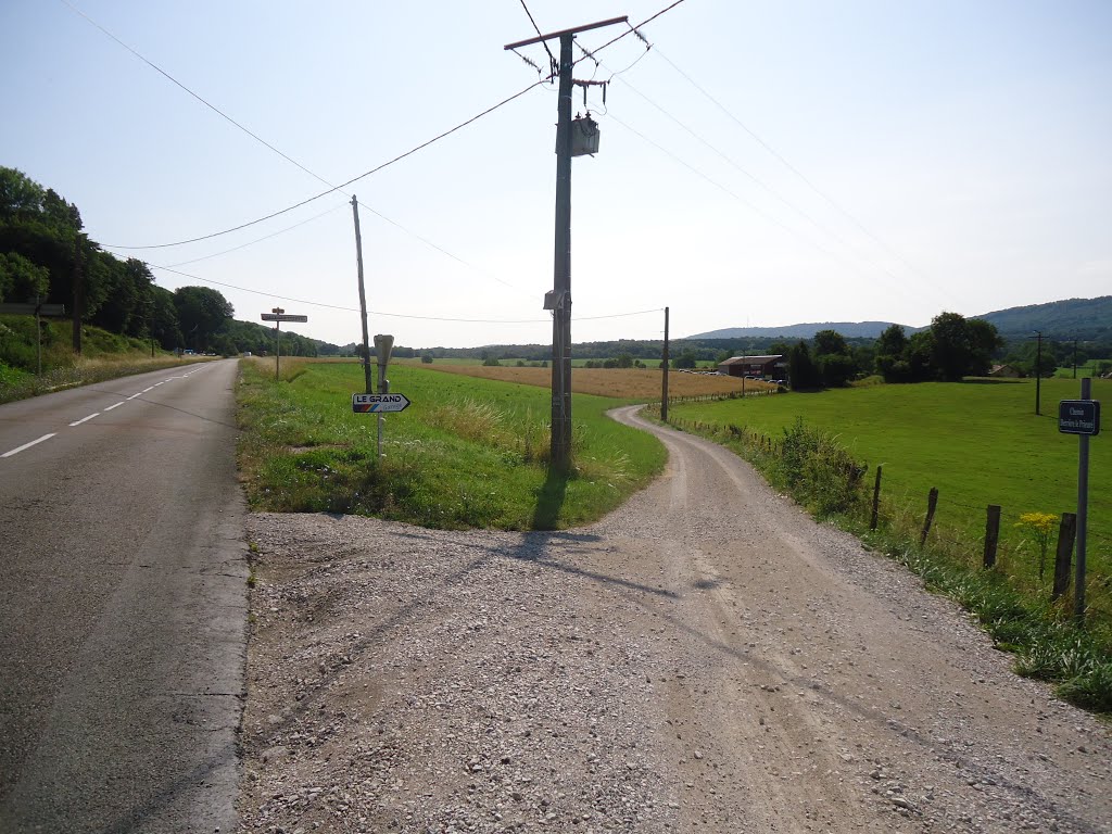 Intersection D73 & chemin Derrière le Prieuré à Chaux by Claudius B.