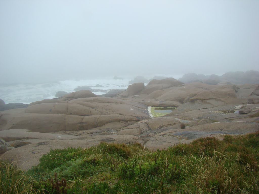 04-06-2015 Gaia, le bord de mer près de l'hôtel Casa Branca Beach. by Frédéric FATH