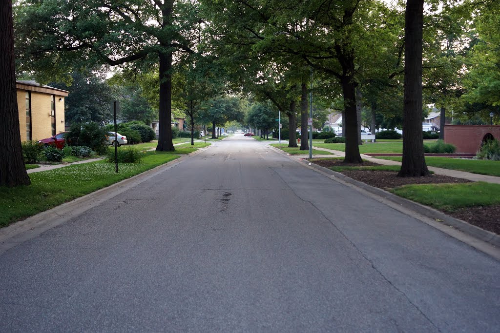 Lincoln, NE: Huntington Avenue (looking west near 50th) by Chuck Leypoldt