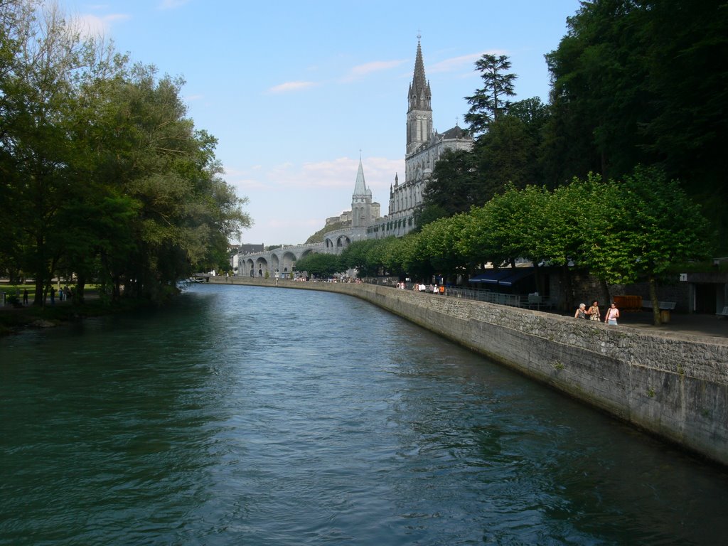 La basilique vue depuis le Gave by Daniel Nocerino