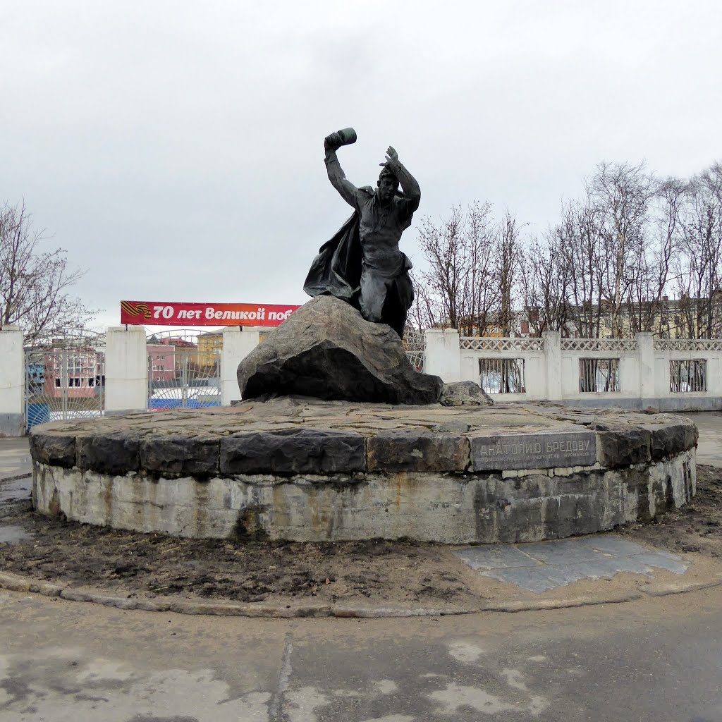 Памятник Герою Советского Союза Анатолию Федоровичу Бредову, Мурманск by Николай Максимович