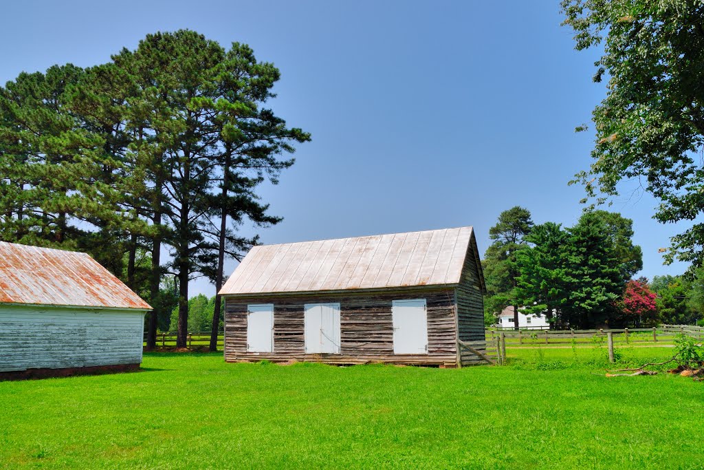 VIRGINIA: GLOUCESTER: SIGNPINE: old Signpine Store and Post Office, 8430 Davenport Road (S.R. 610) old barn structure by Douglas W. Reynolds,…