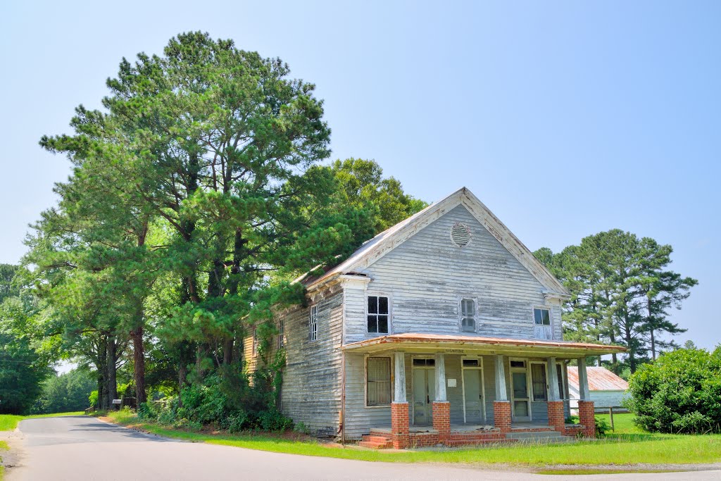 VIRGINIA: GLOUCESTER: SIGNPINE: old Signpine Store and Post Office, 8430 Davenport Road (S.R. 610) view up Tanyard Landing Road (S.R. 617) by Douglas W. Reynolds,…