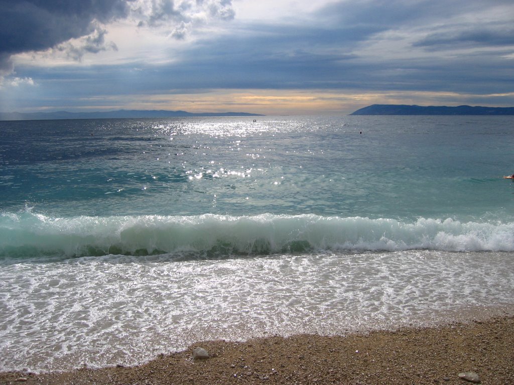 Podgora beach on an overcast afternoon by thebackslash