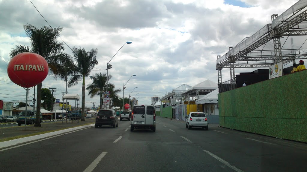 Av. Presidente Dutra, Feira, BA. by Andre L. S. Lacerda