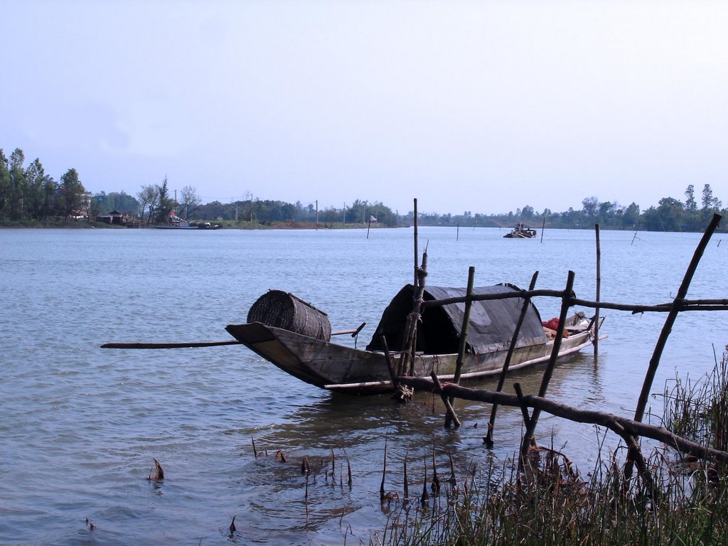 Sur la rivière Bên Hai by Alain Fontenas