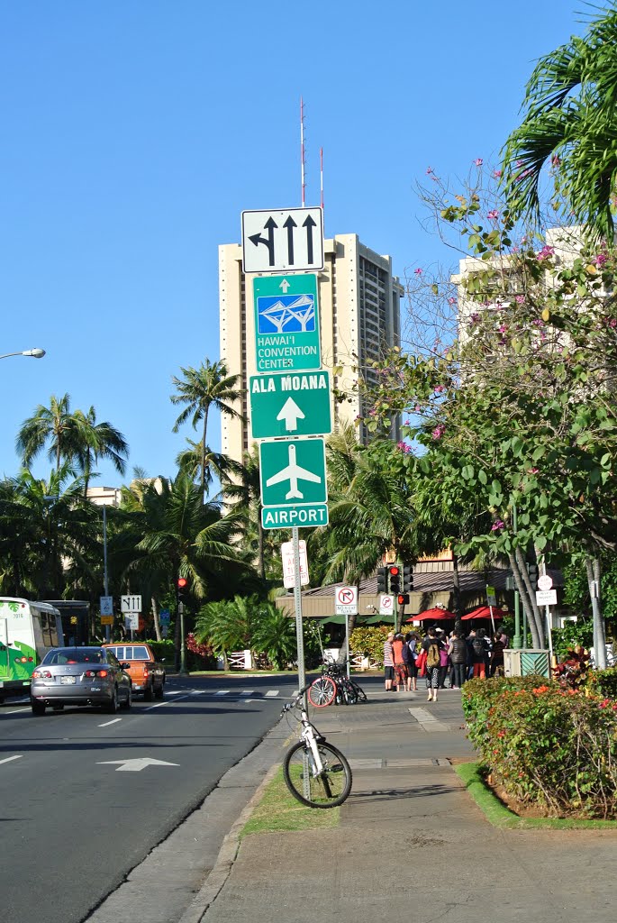 McCully - Moiliili, Honolulu, HI, USA by Gurudo K.G