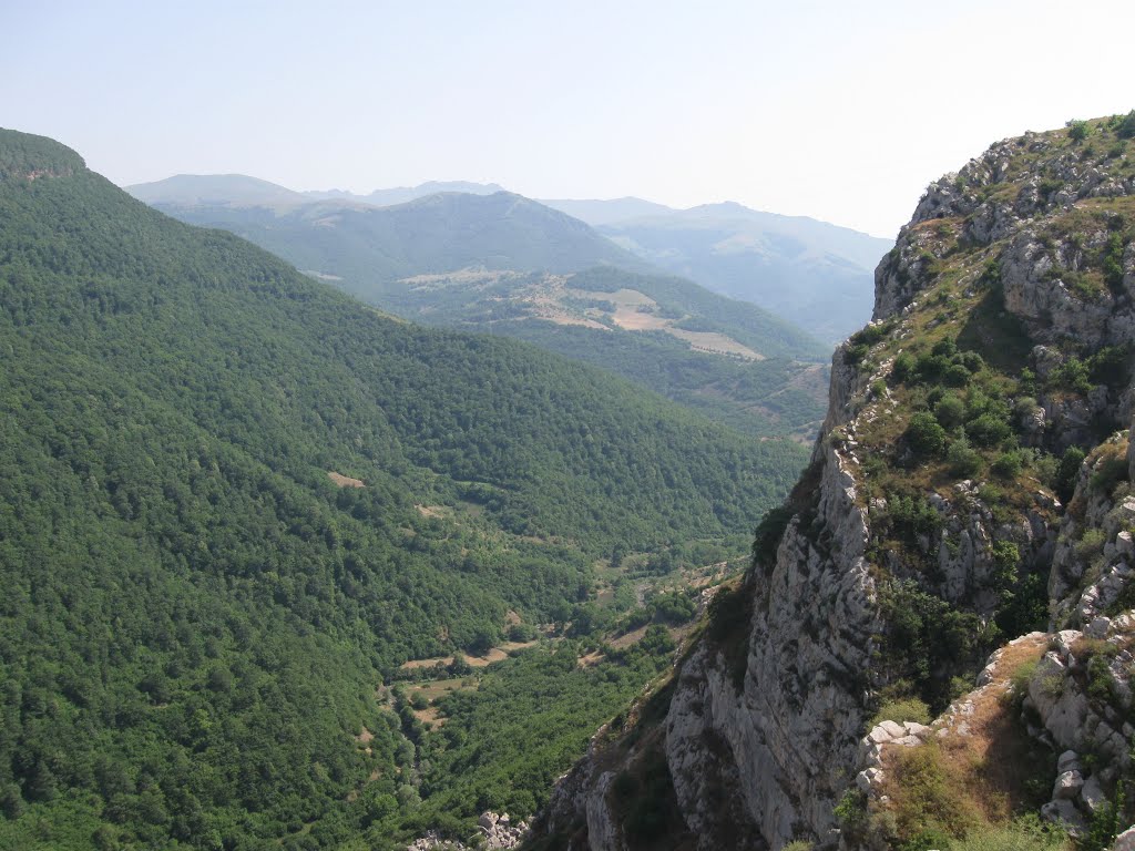 Hunot Canyon by Volodya Grigoryan