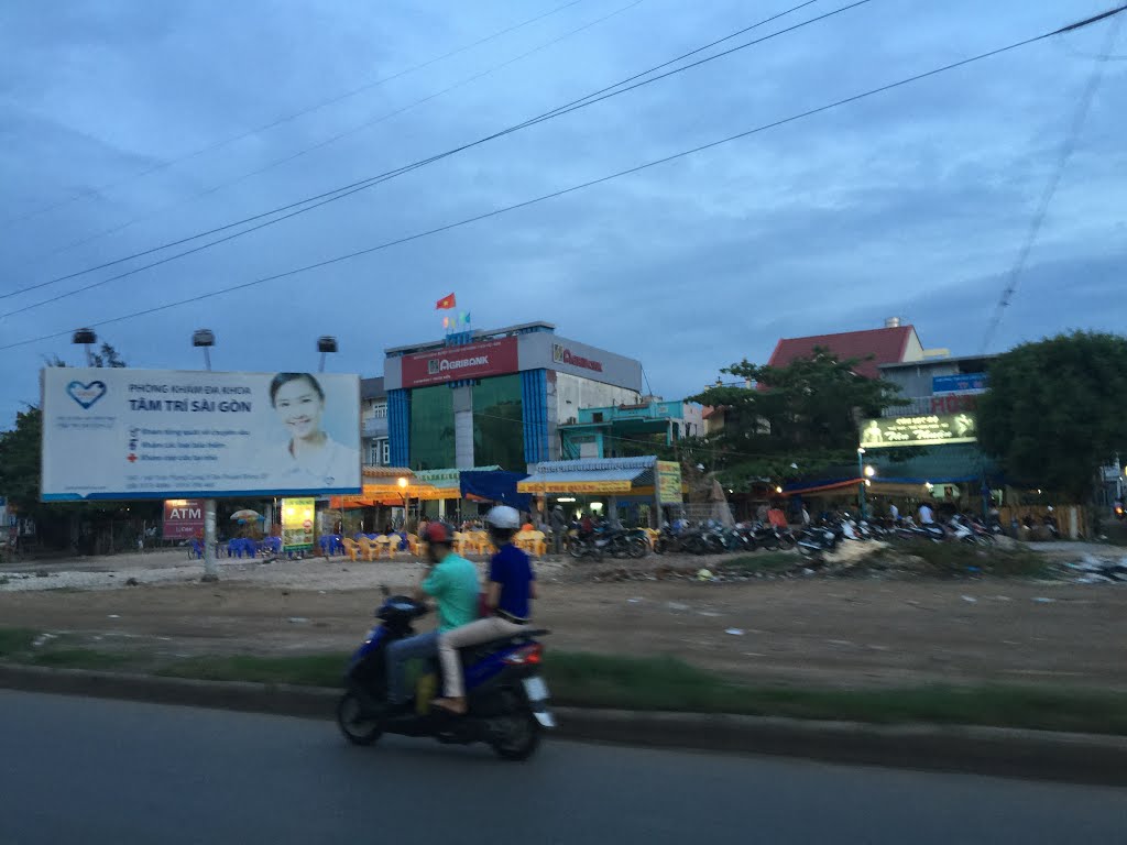 Tân Thuận Tây, Quận 7, Hồ Chí Minh, Vietnam by kacper sawicz