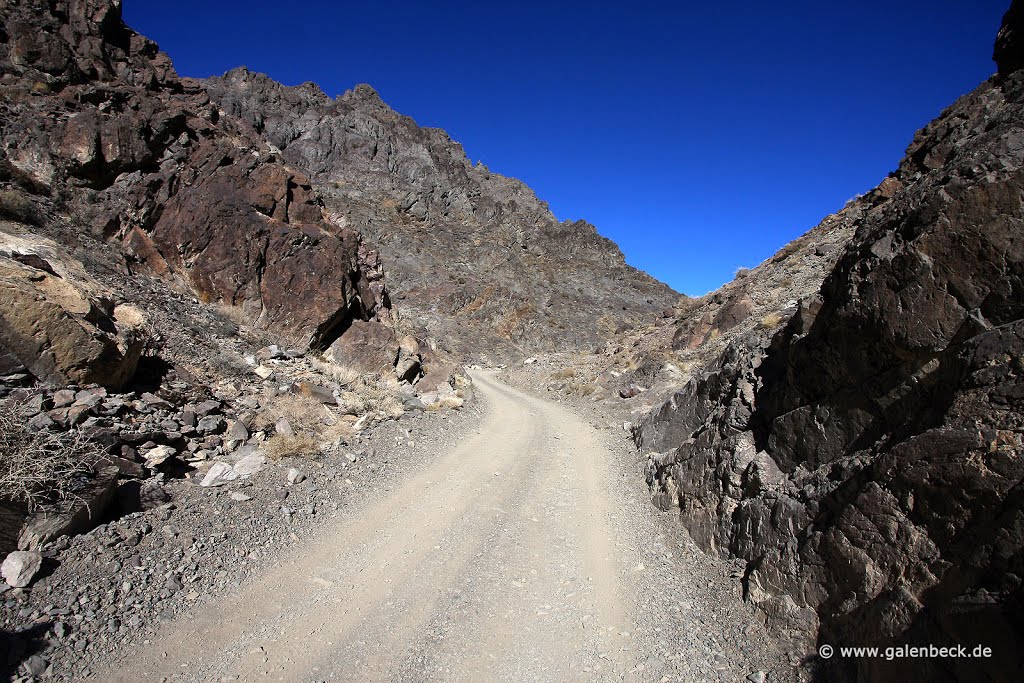 Cerro Gordo Road by Thomas Galenbeck