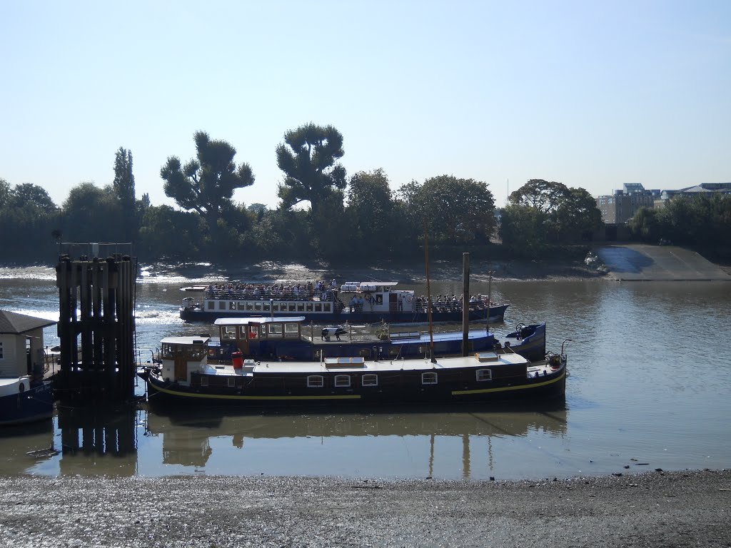 Hammersmith - on the Thames by Jerry Meijer