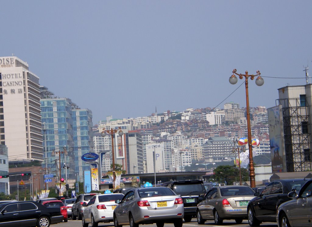 Street running next to Haeundae Beach by crokey