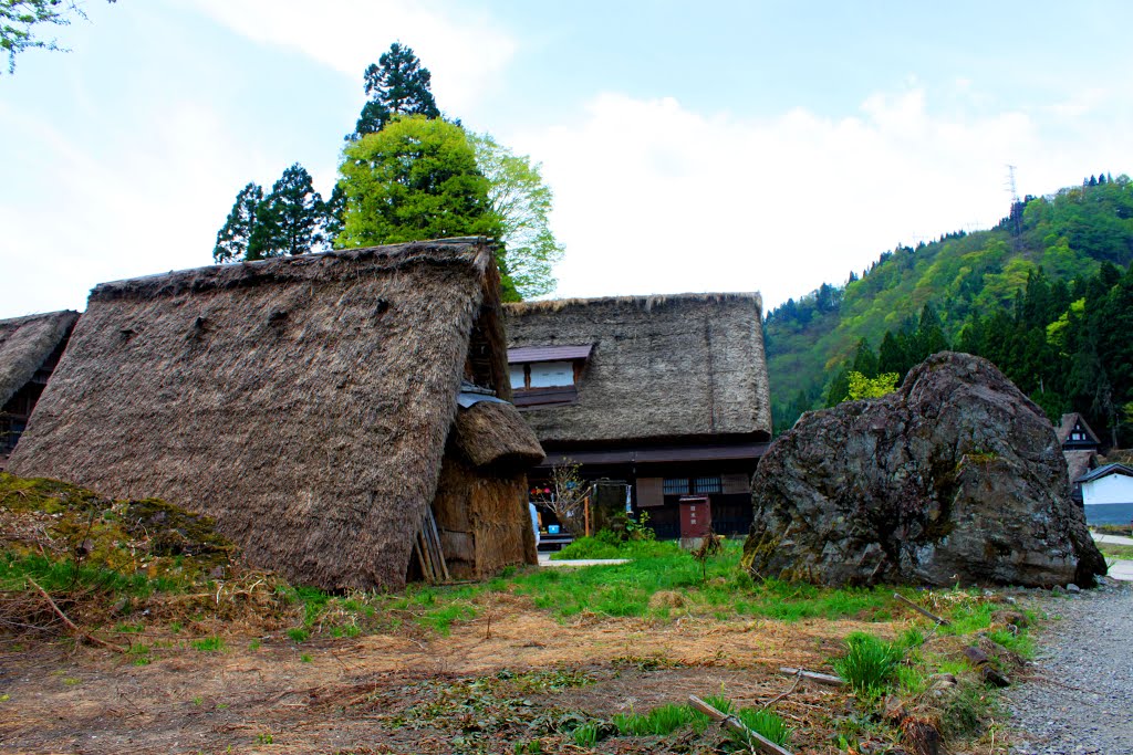 Kaminashi (Kyutairamura), Nanto, Toyama Prefecture 939-1914, Japan by quanphe ngoduc