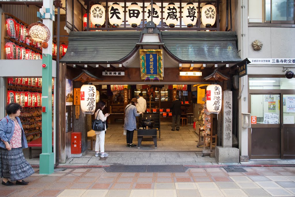 Shrine in Teramachi Dori by Hans Gouman