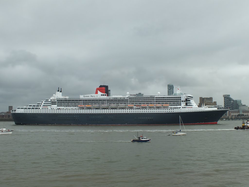 Queen Mary 2, Cunard’s Liverpool Waterfront Celebration 2015, River Mersey, UK by AnandLeo