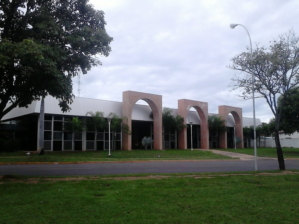 Biblioteca Municipal de Três Lagoas by Alexandre Barros