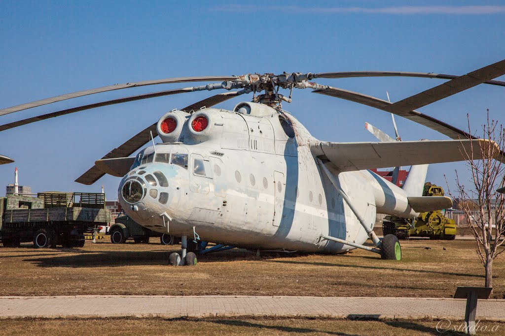 Russia, Togliatti, the Technical Museum of AvtoVAZ, after a hard transport helicopter Mi-6 Mil, year 1957 by Олег Захаров