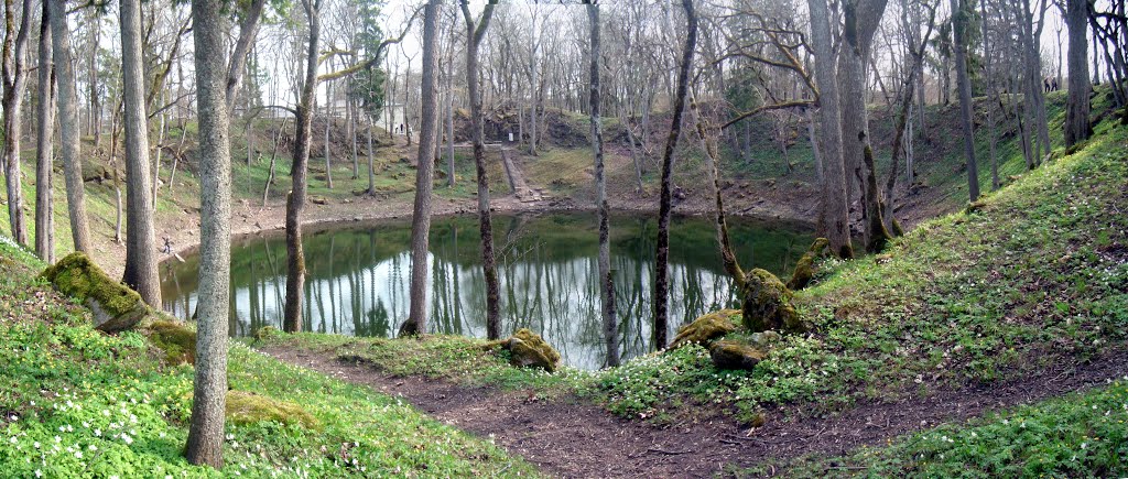 KAALI. Osilia, Saaremaa Island. Krater meteorytu ok. 4000 lat p.n.e. by Maciej Pawłowski