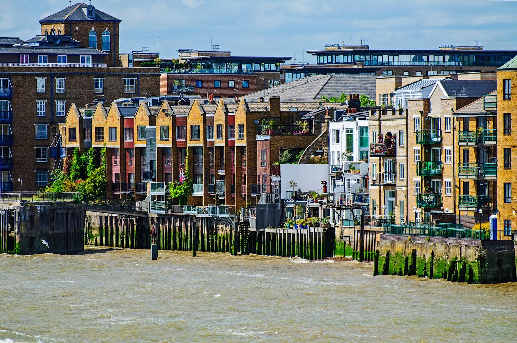 Terraced houses on Narrow Street, from above Canary Wharf Pier by j livingstone