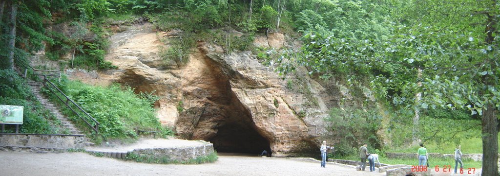 Gutman cave by Leonardas Gauronskas