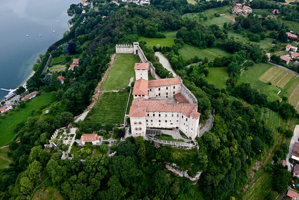 Castello Borromeo di Angera, giro in autogiro, giugno 2015 by Marco Ferrari