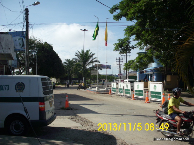 División fronteriza en Tabatinga. Av. da Amizade. by Julio de Ramos