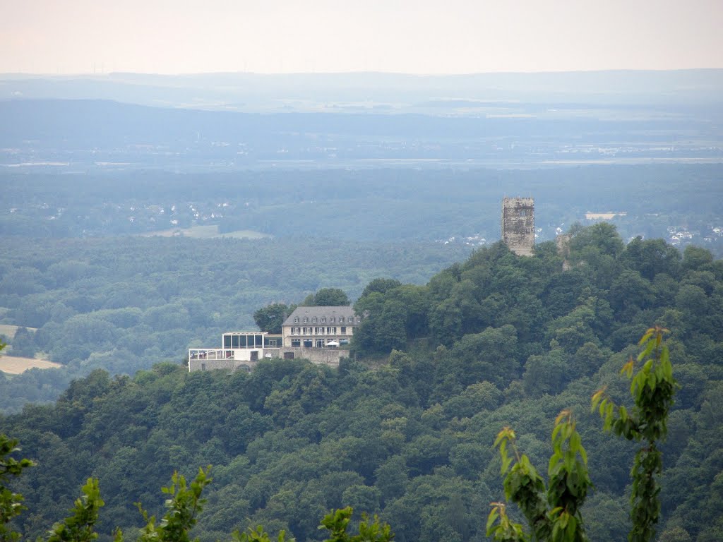 Ferner Blick zum Drachenfels by Wingman8472