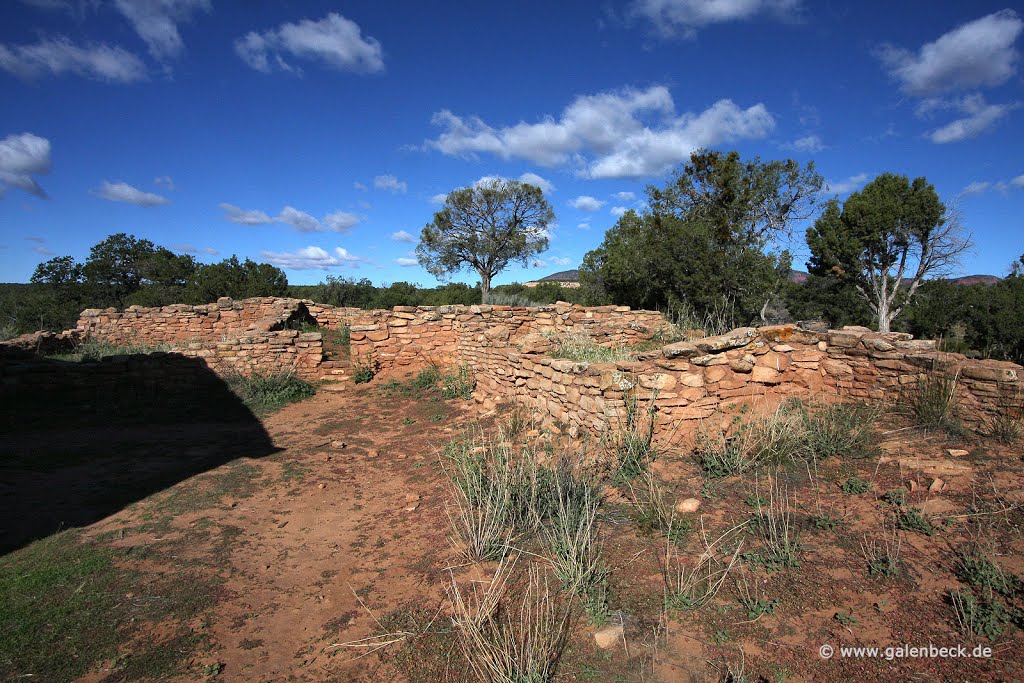 Mule Canyon Ruins by Thomas Galenbeck