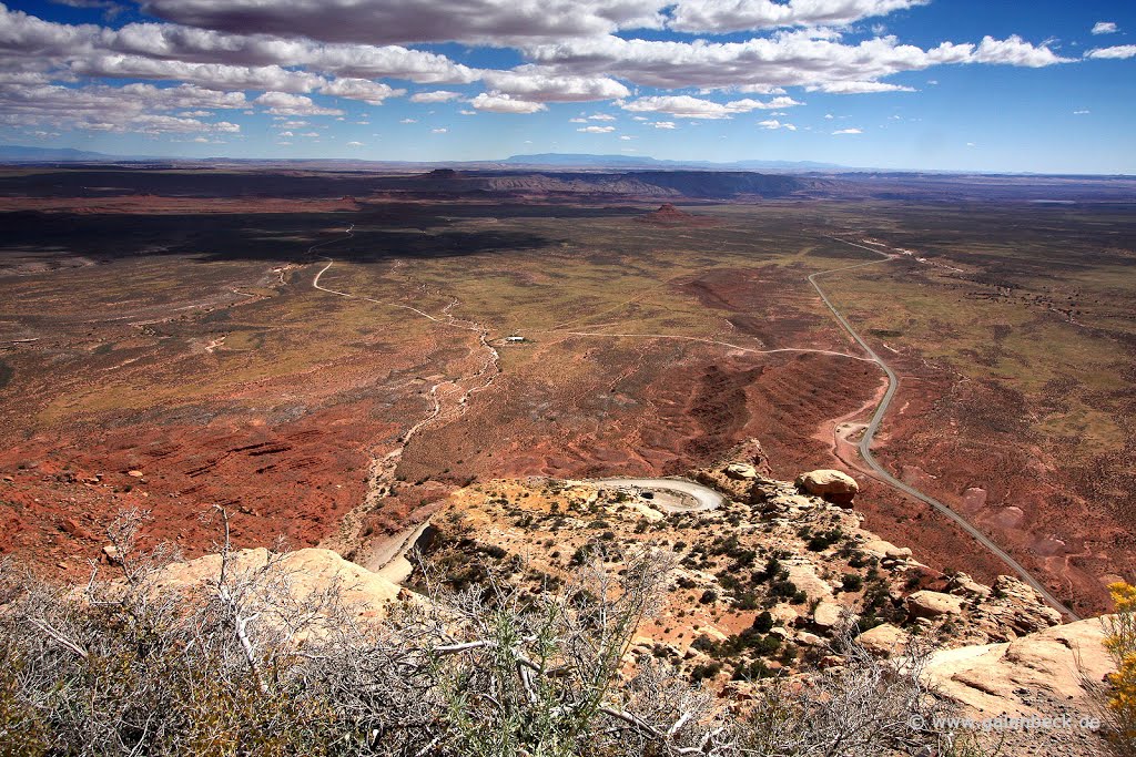 Moki Dugway by Thomas Galenbeck