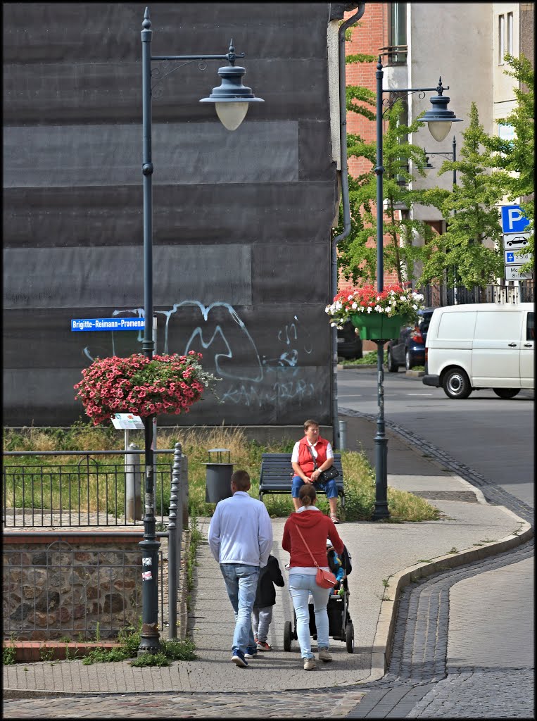 Burg bei Magdeburg. An der Ihlebrücke Breiter Weg. by Der Burger JL