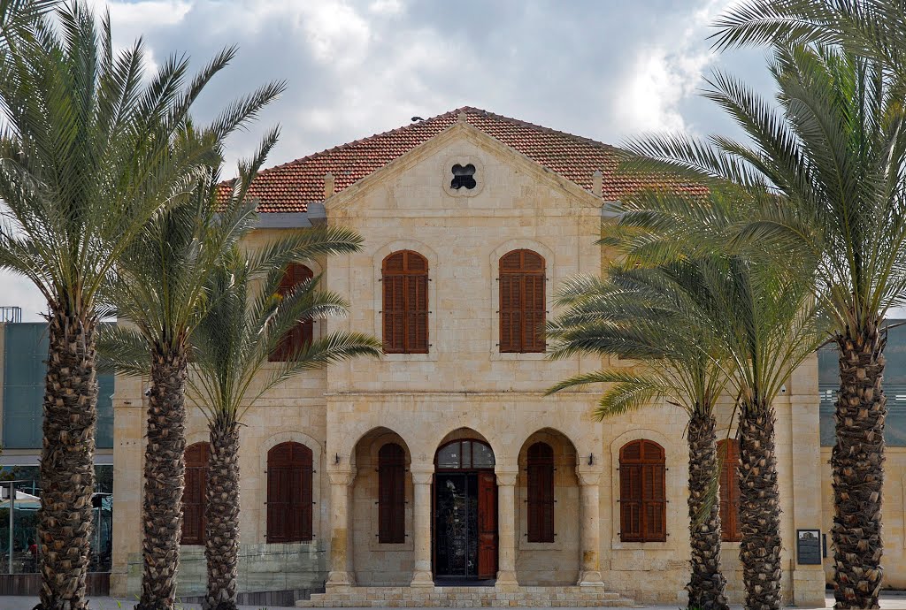 School for Sheikh's Children was built as an agriculture school for Bedouin children. During World War I it was turned into a hospital and after that it serves as the 'Soldiers House'. Now is part of the Science Park Carasso by Nadia Kushnir