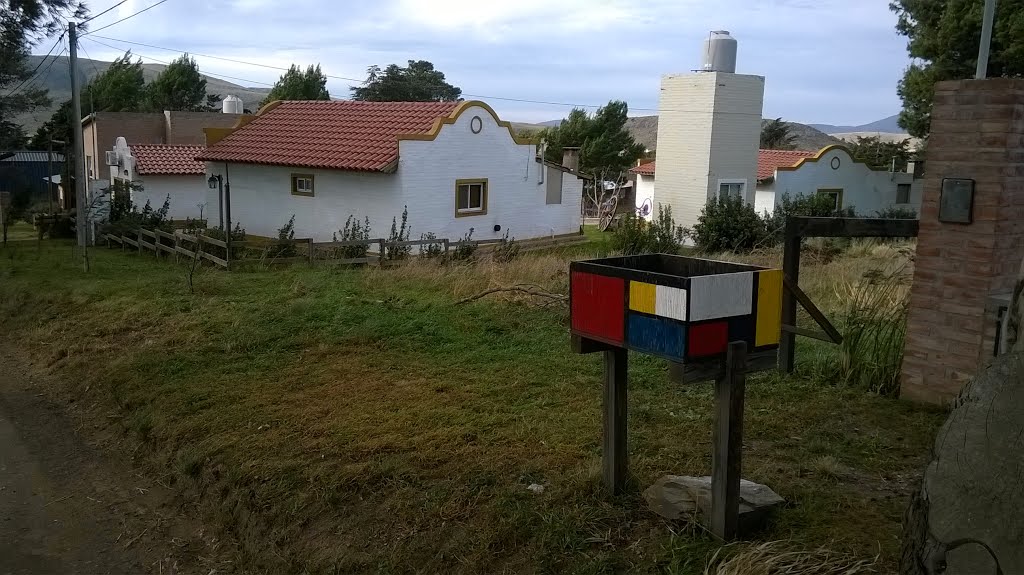 El canasto de Mondrian y las cabañas coloniales by Claudio Leonel Siado…