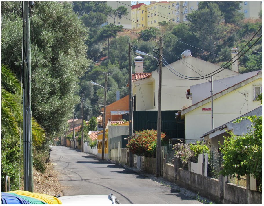 Rua Vale de Santa Rita by André Barragon