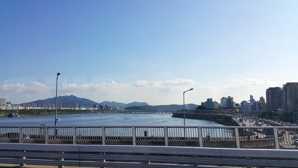 Hangang (river), on the Hannam daegyo (bridge) by Gosotopo