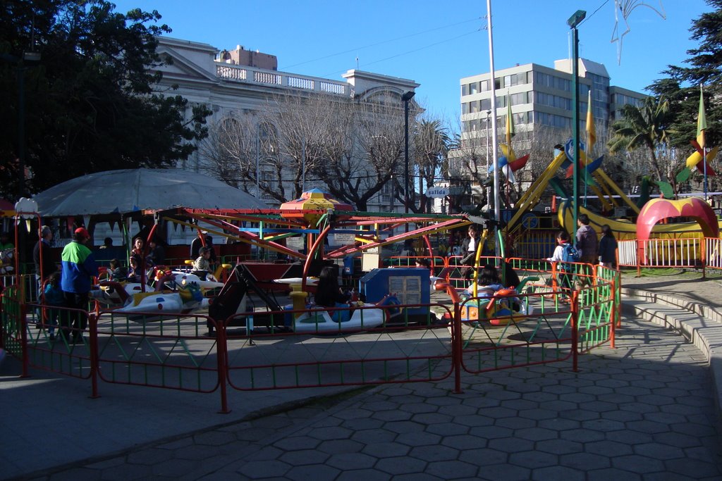 Pequeño parque de diversiones by carloncho