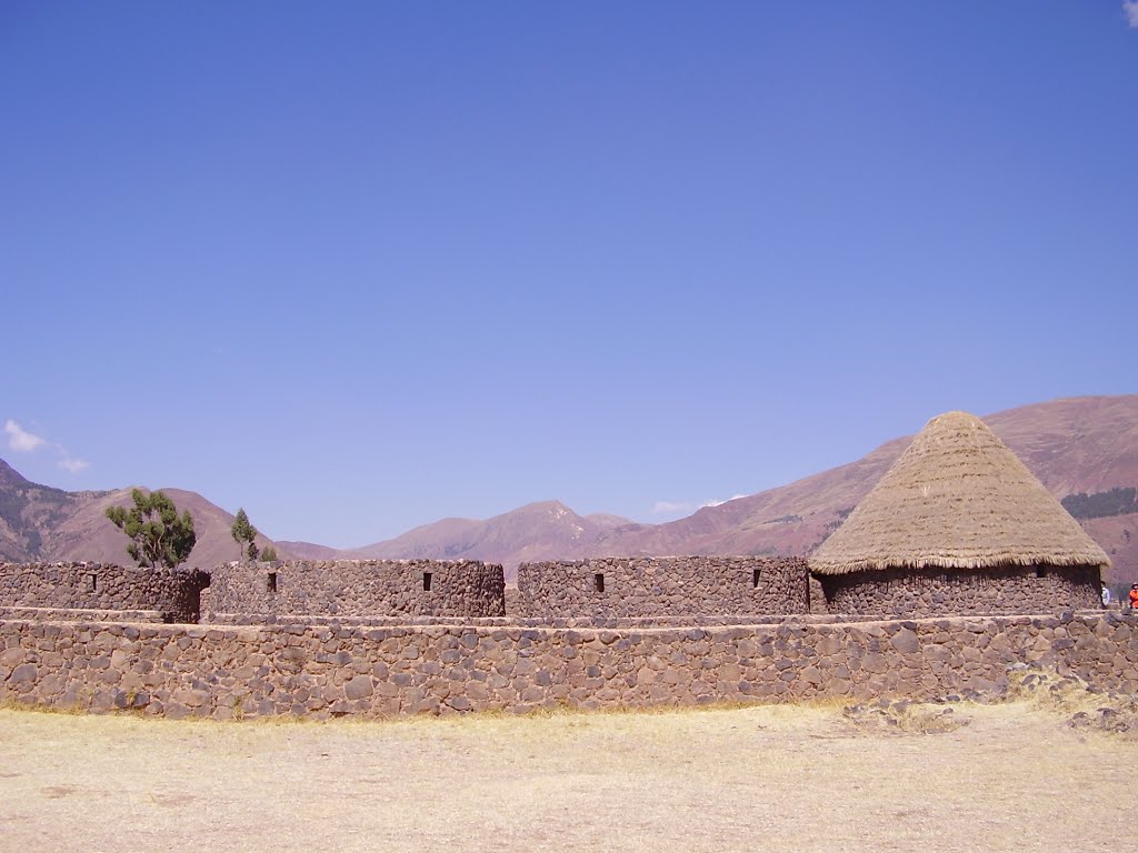 Raqchi, Perú by Marc Fdez