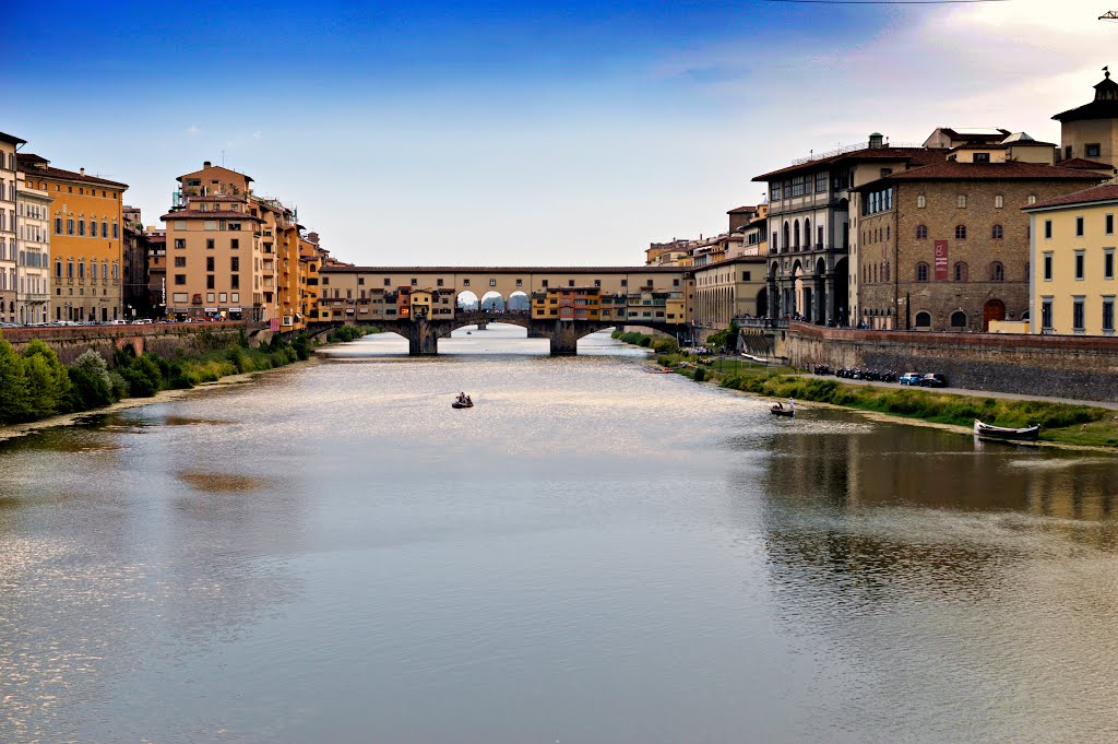 Firenze, il fiume Arno e Ponte Vecchio by Paolo P L