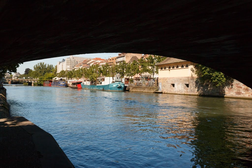 Quai des Pêcheurs by Aurelien Ebel