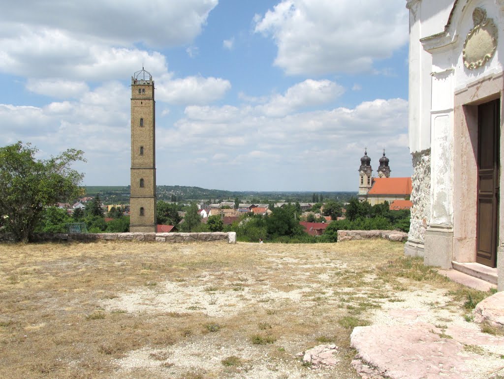 201507101303 Tata, a kilátó a Kálvária-dombi kápolna felől by Harmadik