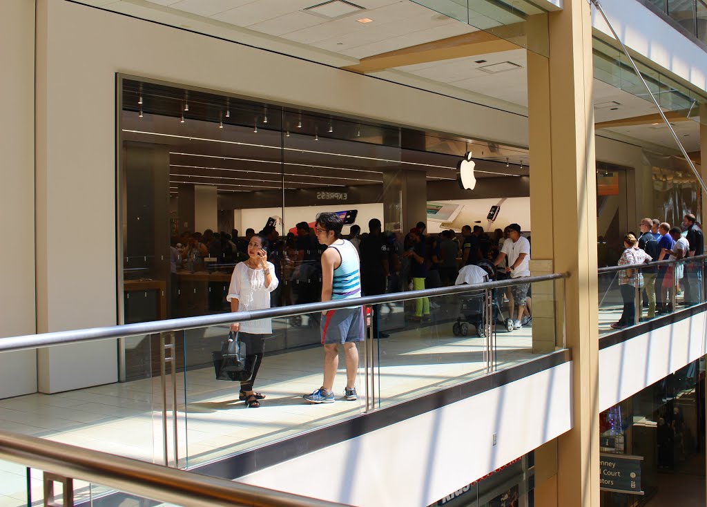 Apple Store Queens Center by Jonathan M