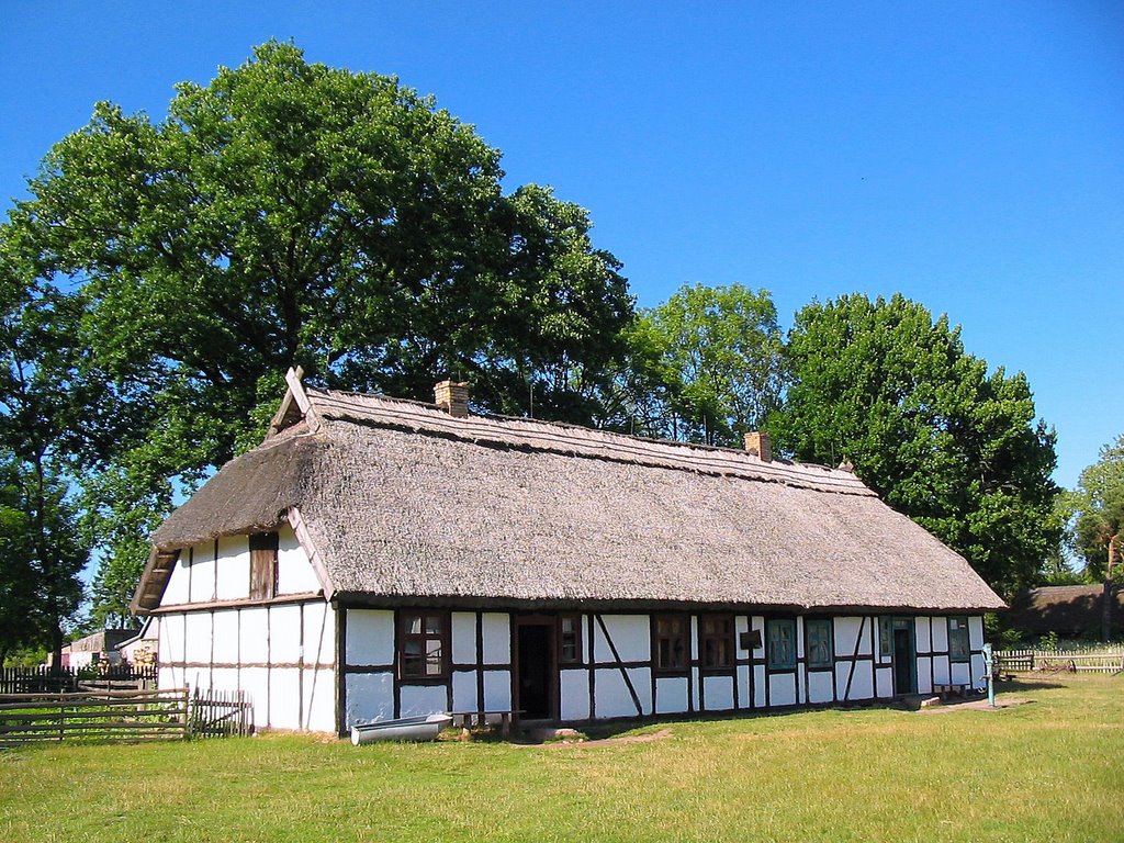 Kluki - chata w Muzeum Wsi Słowińskiej. by Marcus.Tullius