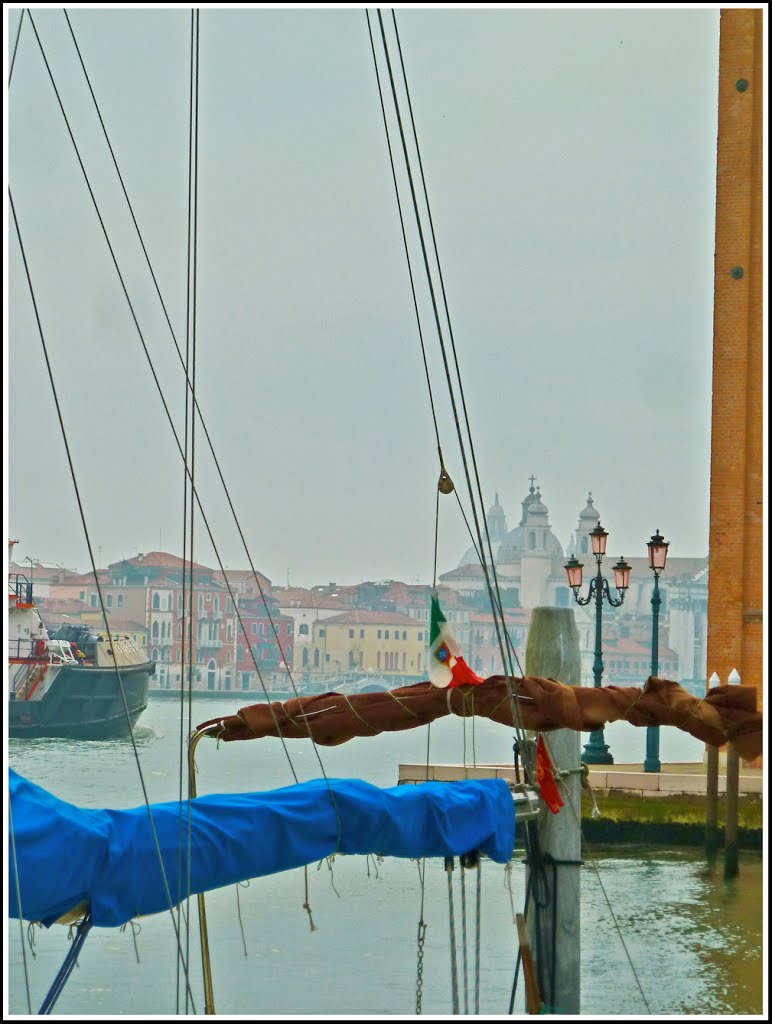 Le Zattere e Santa Maria della Salute, vista dalla Giudecca by kriszta13