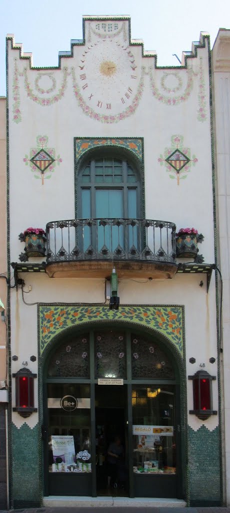 Terrassa, raval de Montserrat 48, antiga confiteria Carné (dec. Joaquim Vancells i Vieta 1910) by Jacques Lasserre