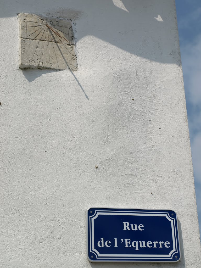 Sundial in Rue del'Equerre by Ben Croft