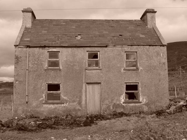 Very old house by Krzysztof Piegza