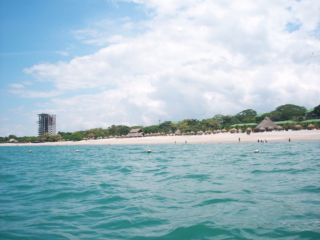 Vista Panorámica Playa y Hotel Decameron by odcr